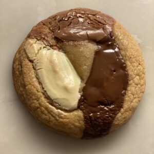 LE TRIO
COOKIE 
CHOCOLAT AU LAIT JIVARA
CHOCOLAT BLANC IVOIRE
CHOCOLAT NOIR EQUATORIALE